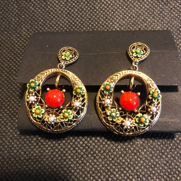Cottagecore earrings clip on, flower wreath earrings - Picture 1 of 4